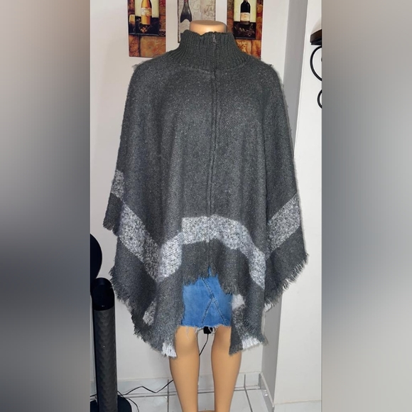 CAPE EXCELLENT CONDITIONS ONE SIZE - Picture 1 of 8